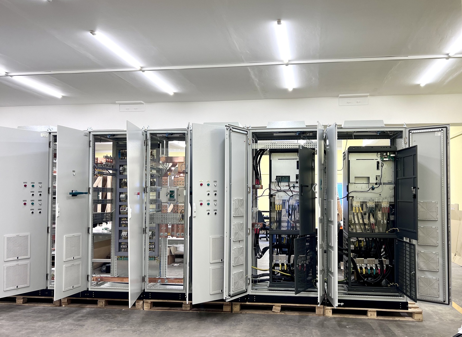 Шкаф управления для конвейера на золотодобывающем предприятии